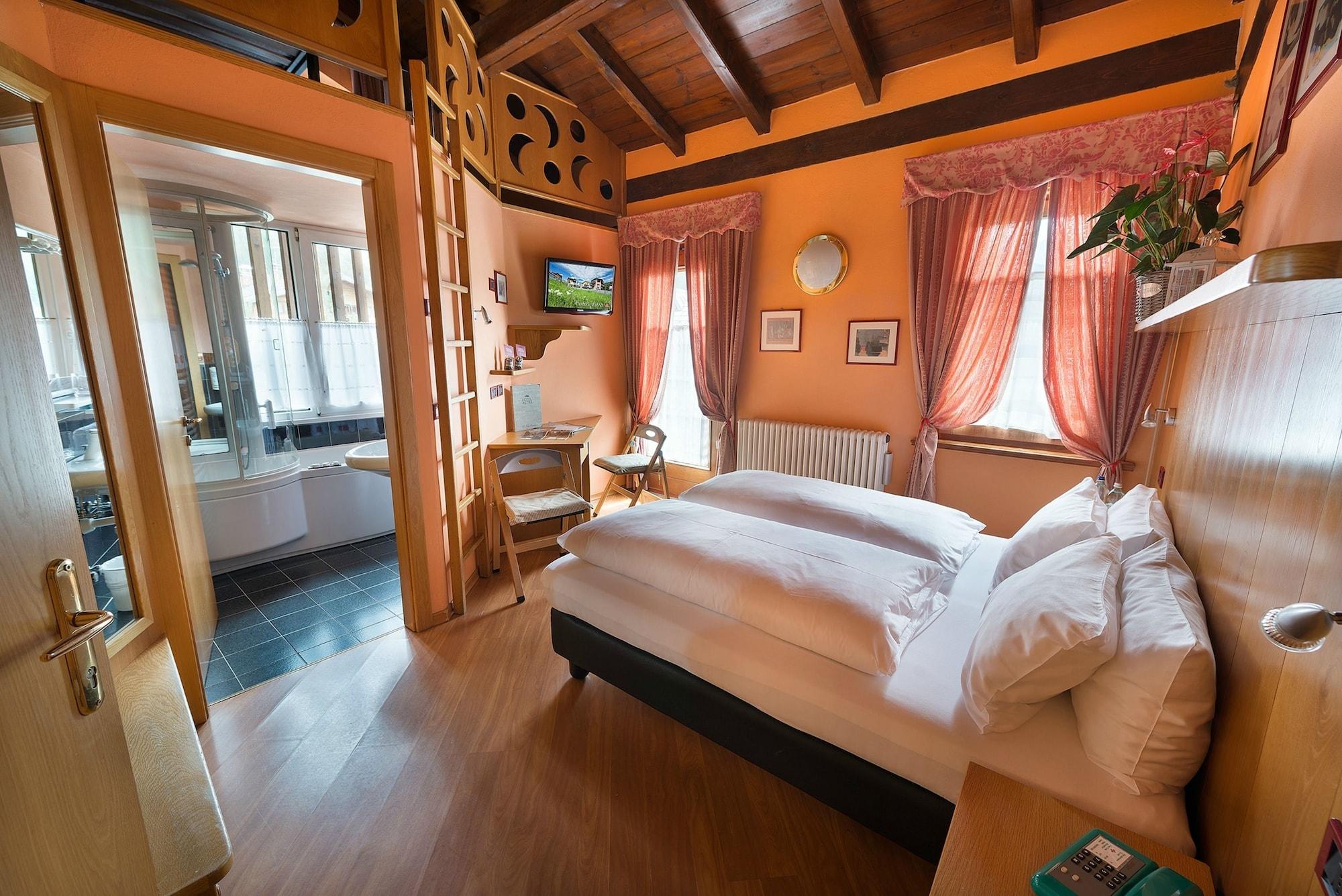 Hotel Astra ลีวินโญ ภายนอก รูปภาพ